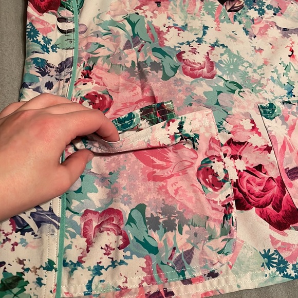 EUC women’s HeartSoul scrub top, size small - Picture 2 of 6